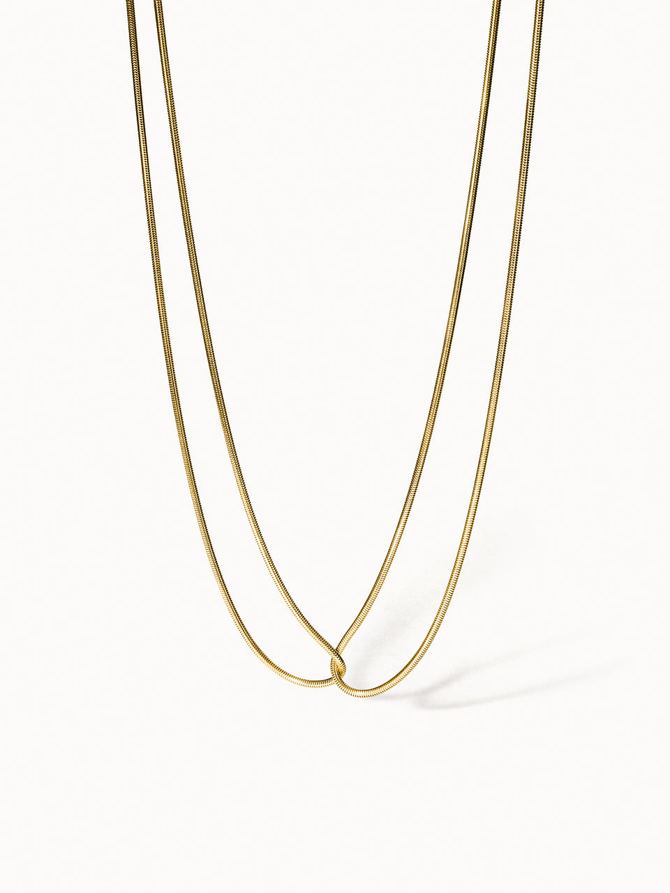 Kindness Kette von PURELEI, filigrane goldene Kette mit Knoten, nickelfrei und elegant für jeden Tag