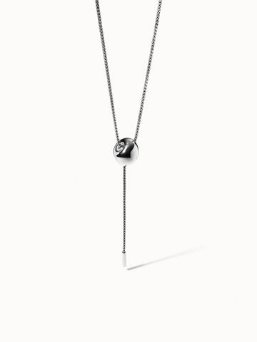 Silberne PURELEI Kette mit glänzendem Kugel-Anhänger, elegant und modern.