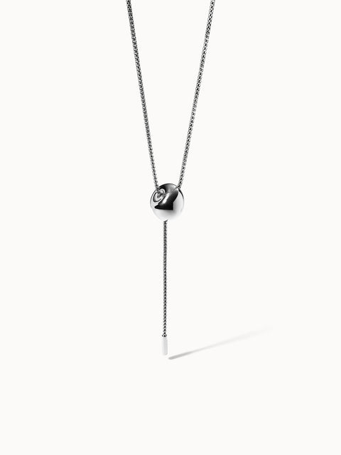 Silberne PURELEI Kette mit glänzendem Kugel-Anhänger, elegant und modern.
