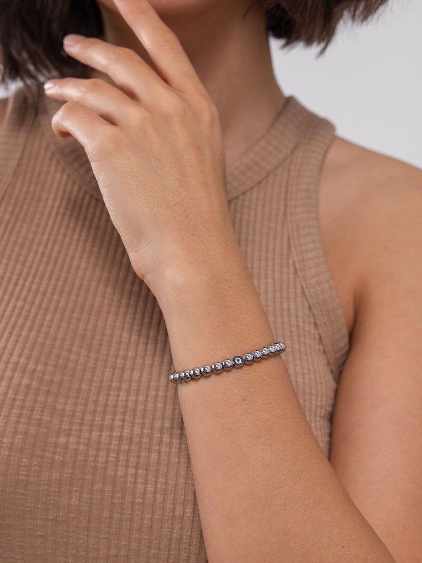 Letter Q Armband