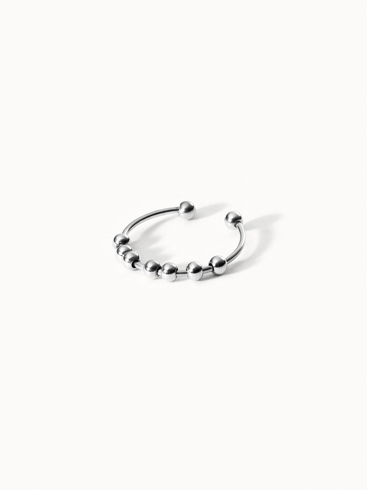 Silberner Ring mit Kugeldetails von PURELEI, modern und elegant.