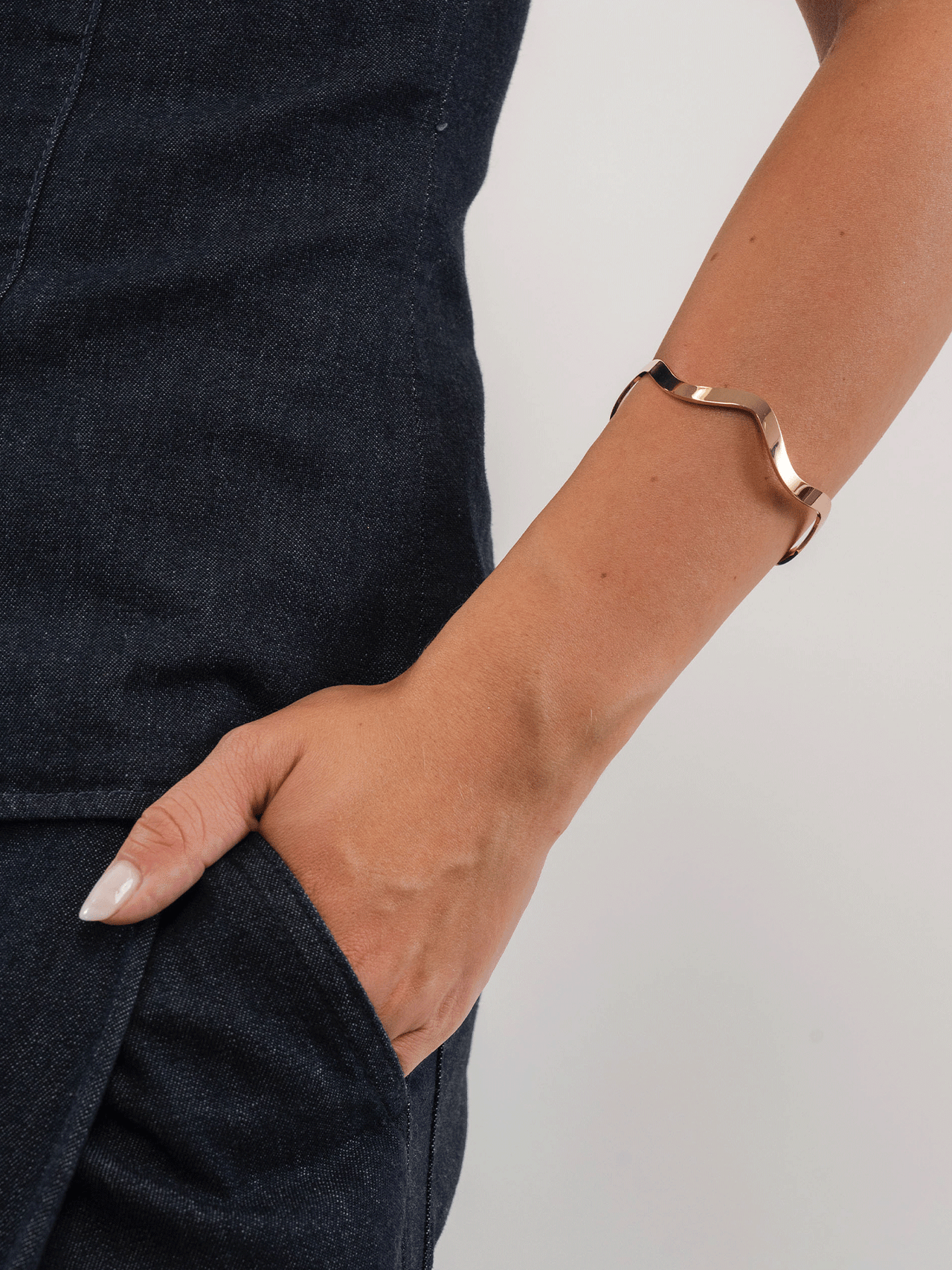 Wave Elegance Armcuff