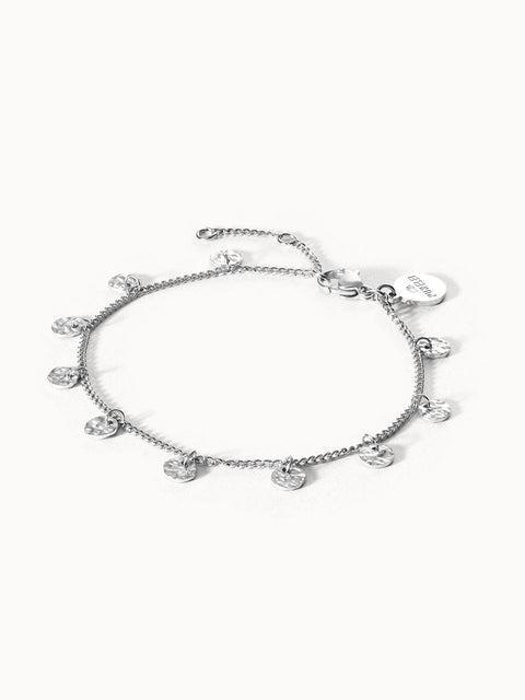 Malihini Coin Armband aus silbernem Edelstahl mit kleinen Münzanhängern, filigran und elegant von PURELEI.