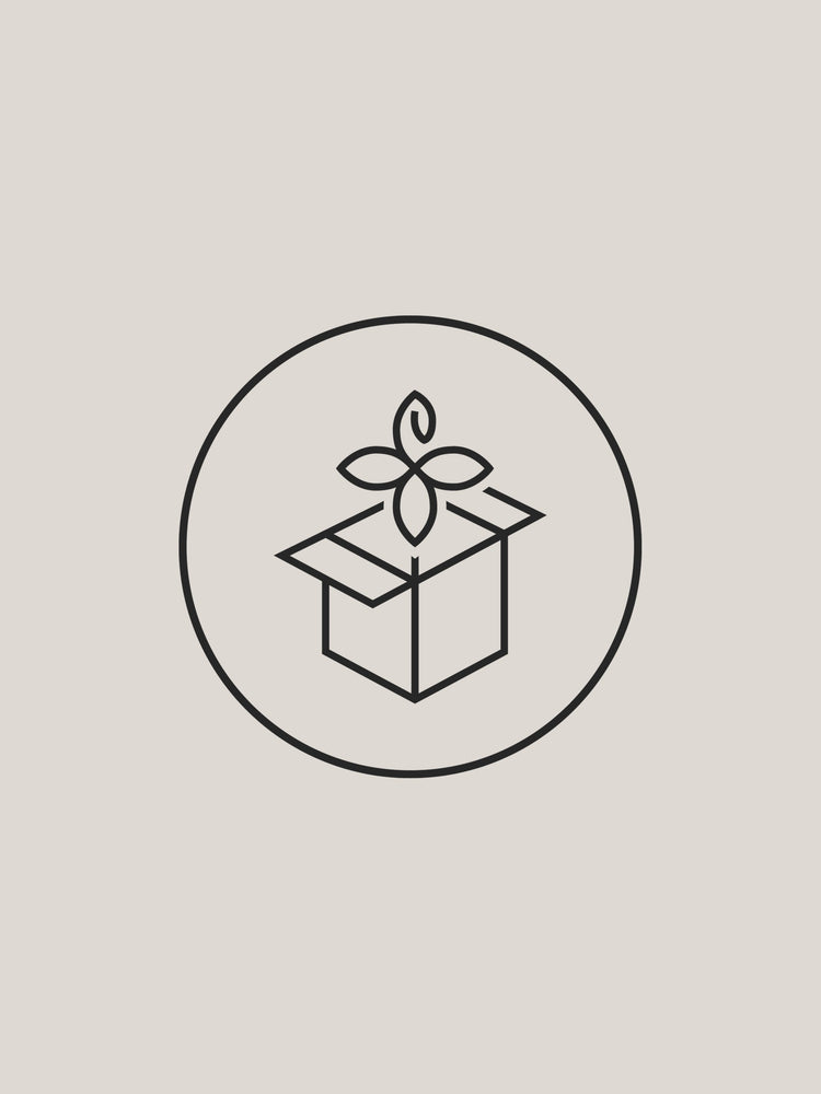 Schlichtes, schwarzes Logo von PURELEI mit Geschenkbox und Blüte in einem runden Rahmen.