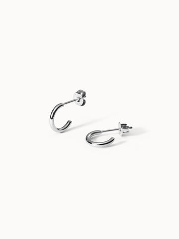 PURELEI Eye Creolen aus nickelfreiem, silbernem Edelstahl, minimalistisch und elegant auf hellem Hintergrund präsentiert
