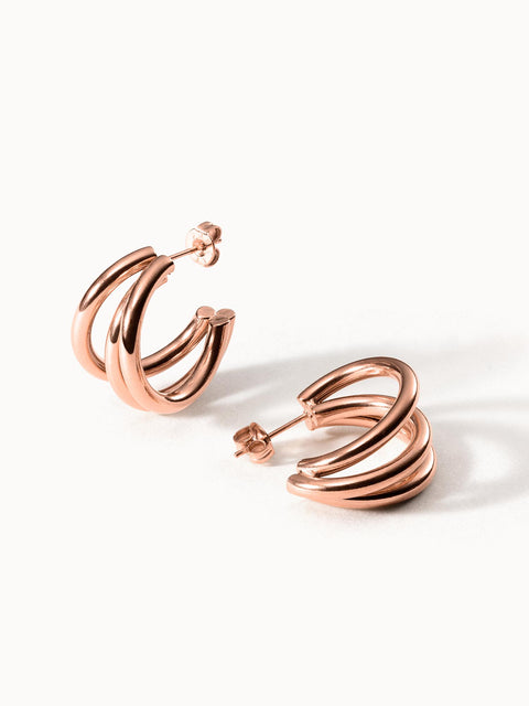 Eono Ohrringe in roségold, dreifache Creolen aus 18K rosévergoldetem Edelstahl, elegant und feminin von PURELEI.