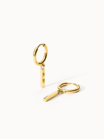 PURELEI Huli Creole Ohrringe aus 18K vergoldetem Edelstahl mit rechteckigem Anhänger, clean und elegant.