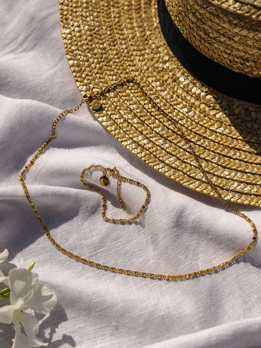 {"color":"Gold"}
