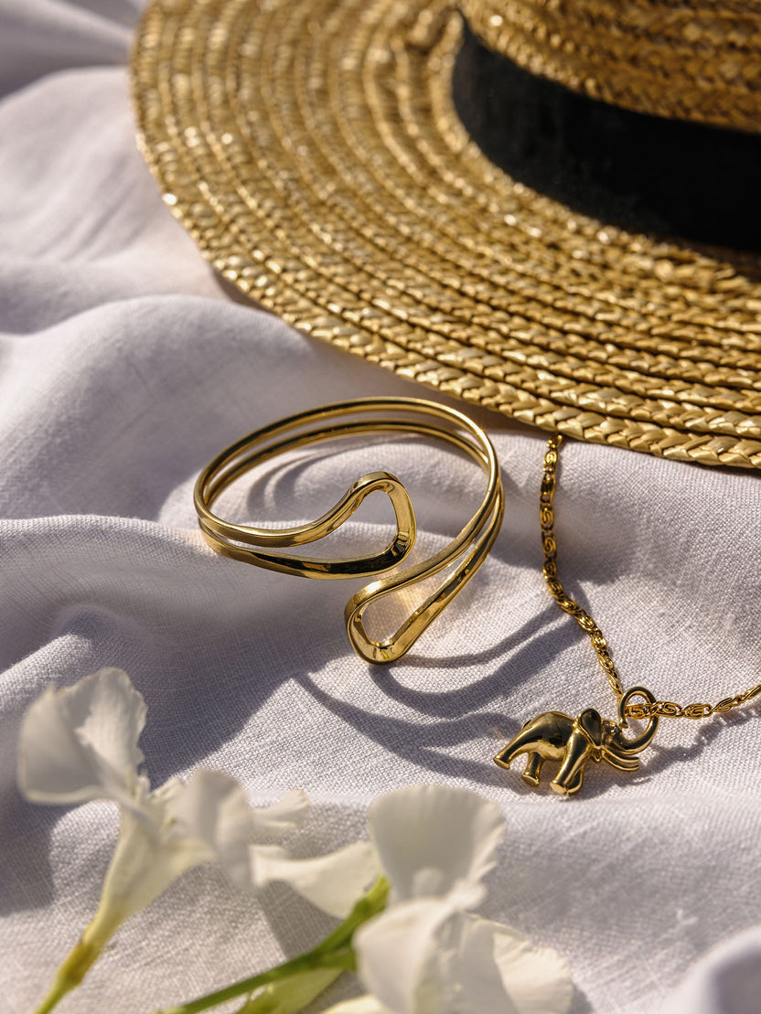 {"color":"Gold"}