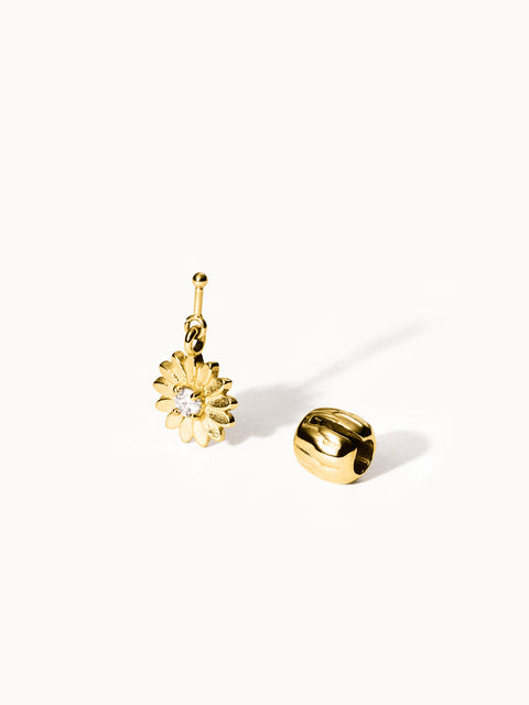 PURELEI Lei Sonnenblumen Charm in 14K Gold mit Zirkonia, femininer Charme und hawaiianische Lebensfreude strahlend inszeniert.