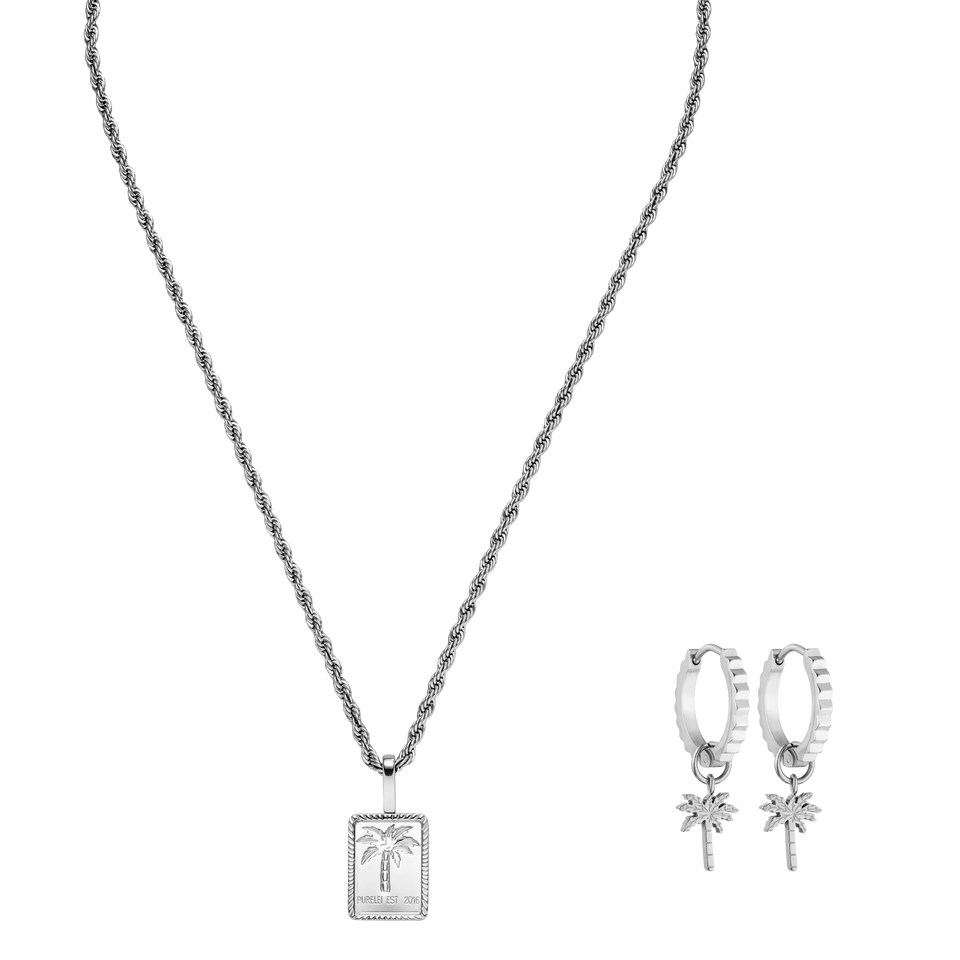 Silberne Kette mit Palmenanhänger und Ohrsteckern von PURELEI, elegant und tropisch.