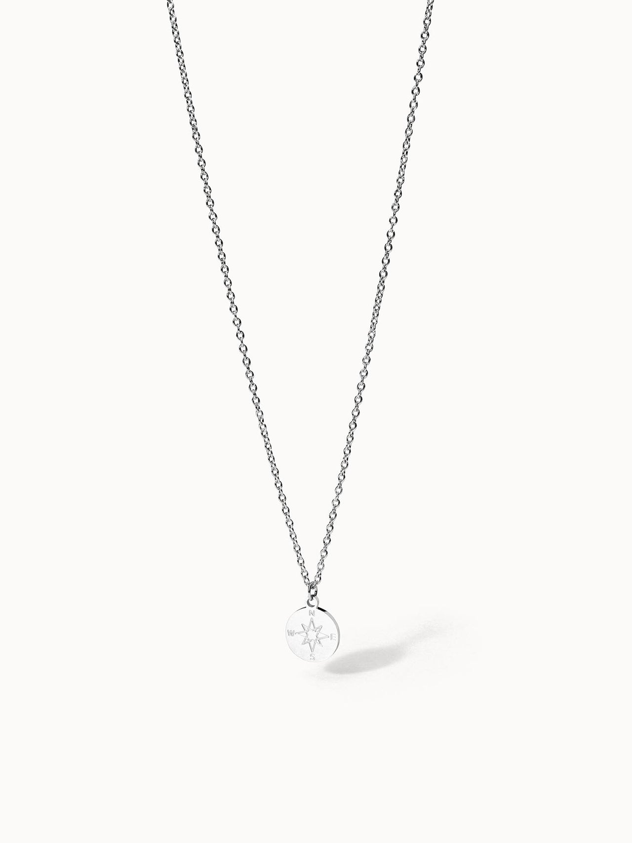mrmarvos.shoppass Kette aus nickelfreiem Silber mit Kompass-Anhänger, elegant und dezent, zeitlos tragbar.