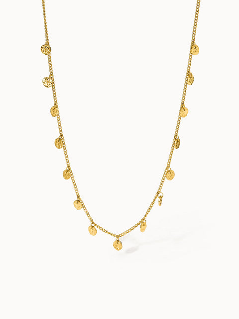 Malihini Kette von PURELEI in Gold mit kleinen geprägten Coins, zart und elegant für Layering-Styles.