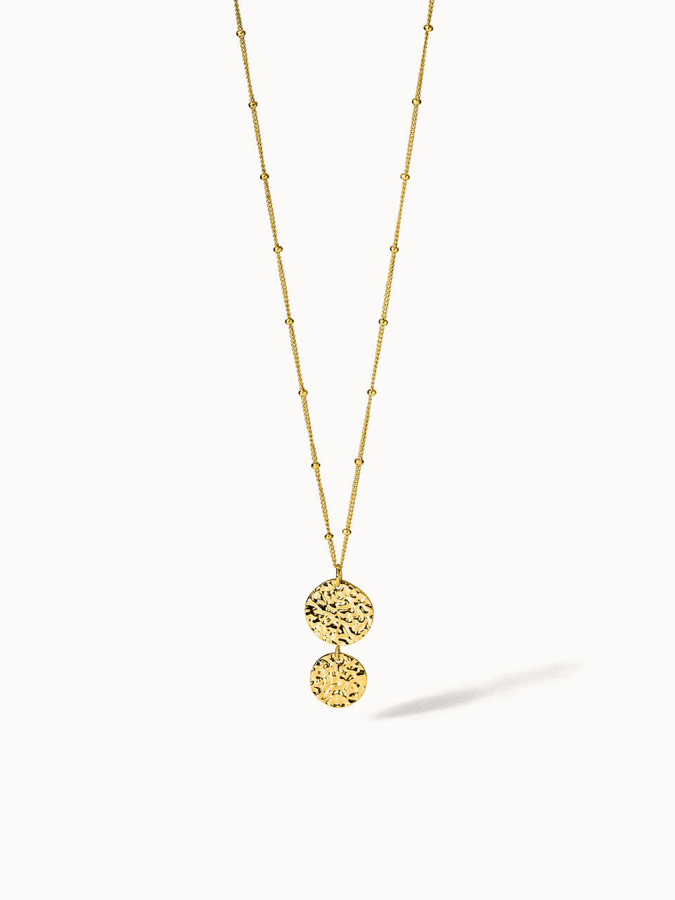 PURELEI Malihini Coin Kette aus goldvergoldetem Edelstahl mit strukturierter Münz-Anhängerkombination, elegant und zeitlos