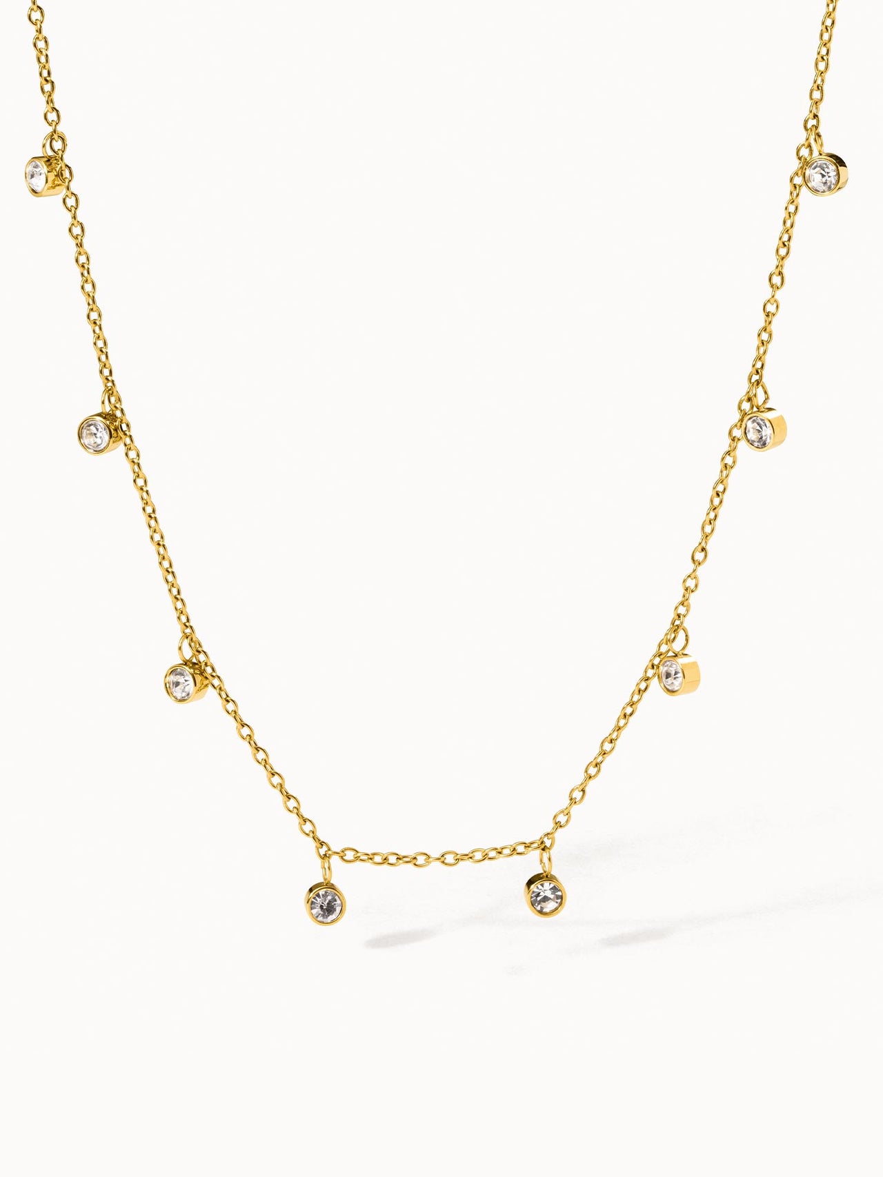 Feingliedrige goldene Nani Kette mit eingefassten weißen Zirkonia-Steinen, PURELEI, elegant und femininer Island-Charme.