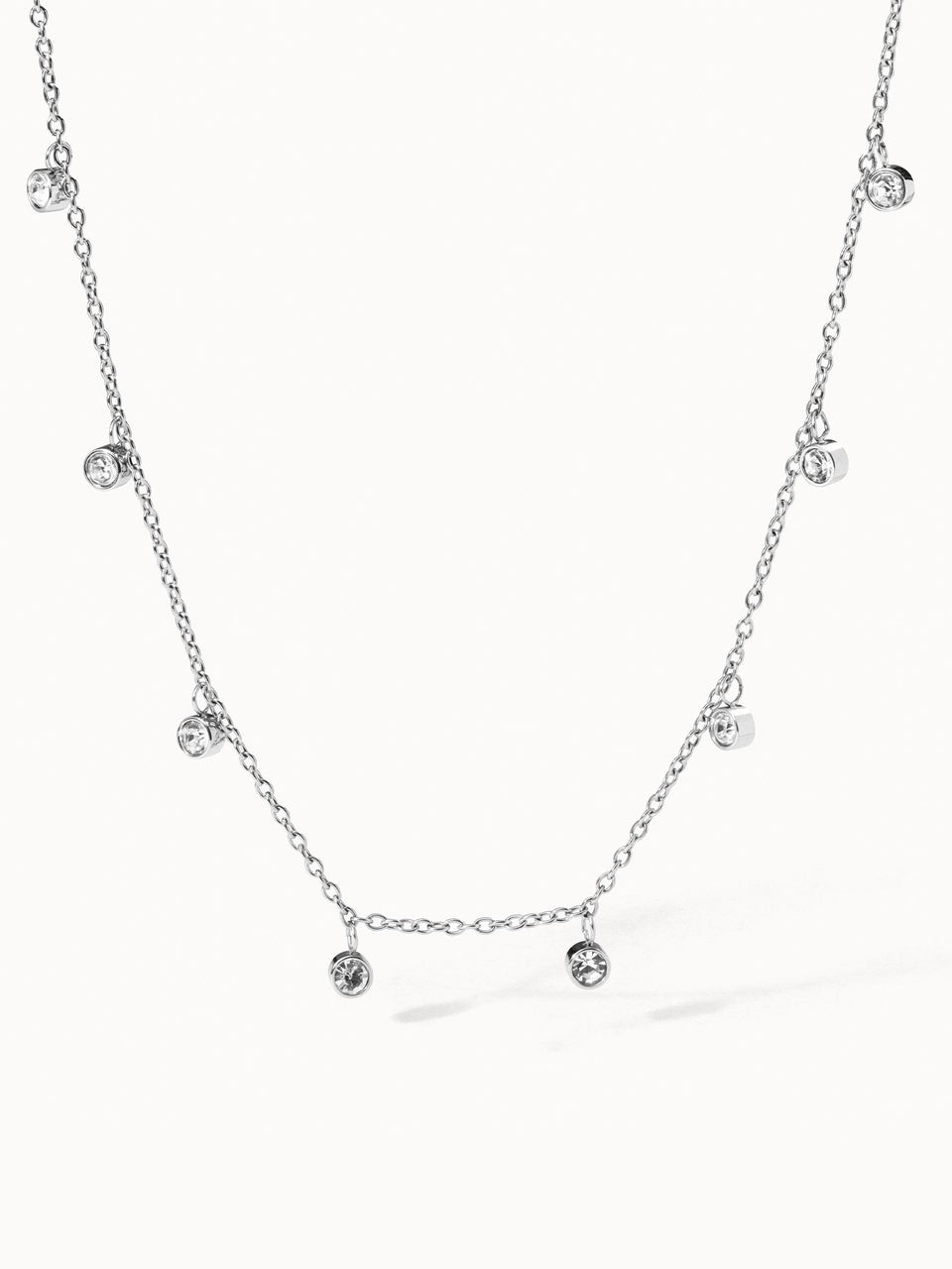 Silberne Nani Kette mit weißen Zirkonia-Anhängern, fein und elegant, pure femininer Island-Spirit von PURELEI.