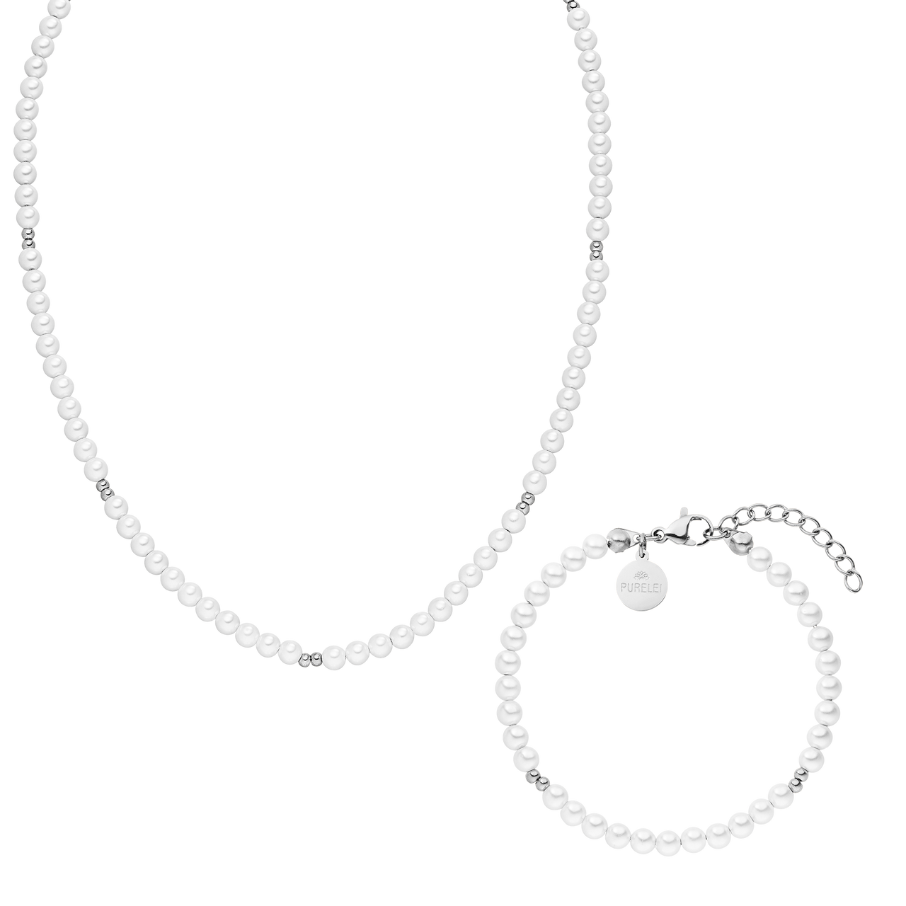 Weiße Perlenkette und Armband von PURELEI, elegant und zeitlos, mit silbernen Akzenten.