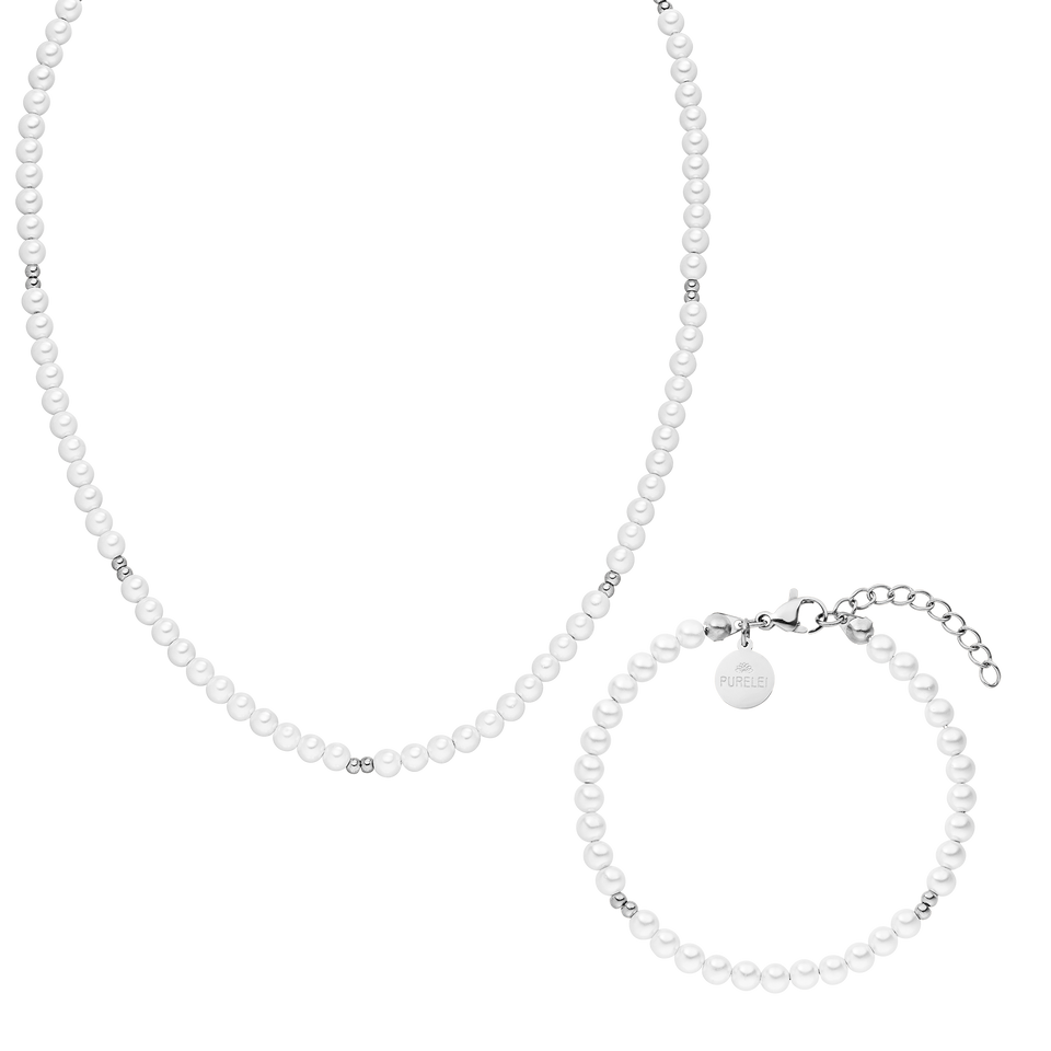 Weiße Perlenkette und Armband von PURELEI, elegant und zeitlos, mit silbernen Akzenten.