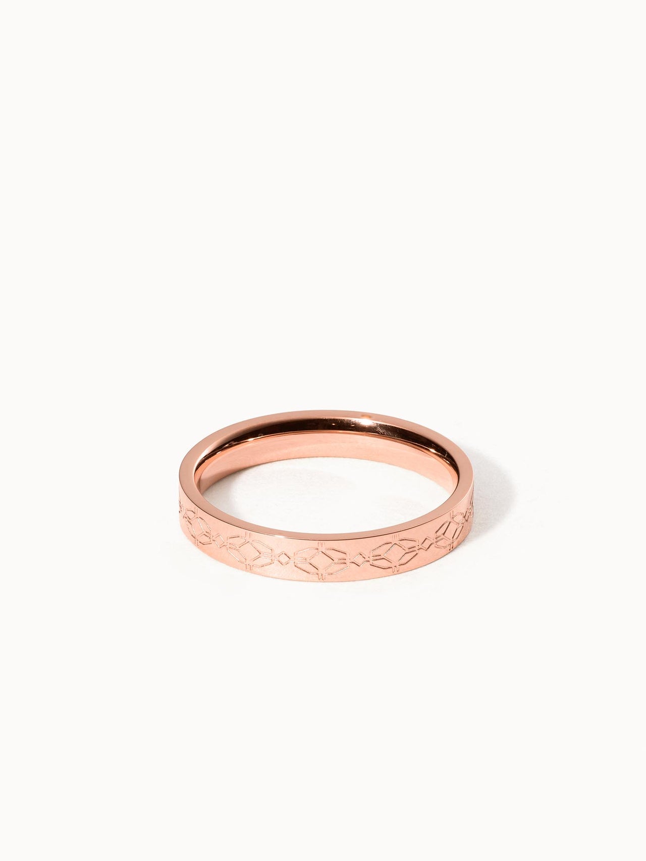 Ka Pua Ring aus roségoldenem Edelstahl mit eingraviertem exotischem Muster, pur und elegant von PURELEI.