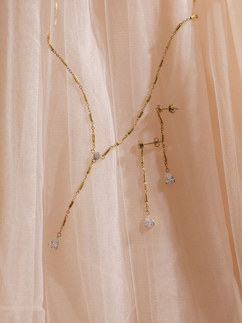 {"color":"Gold"}