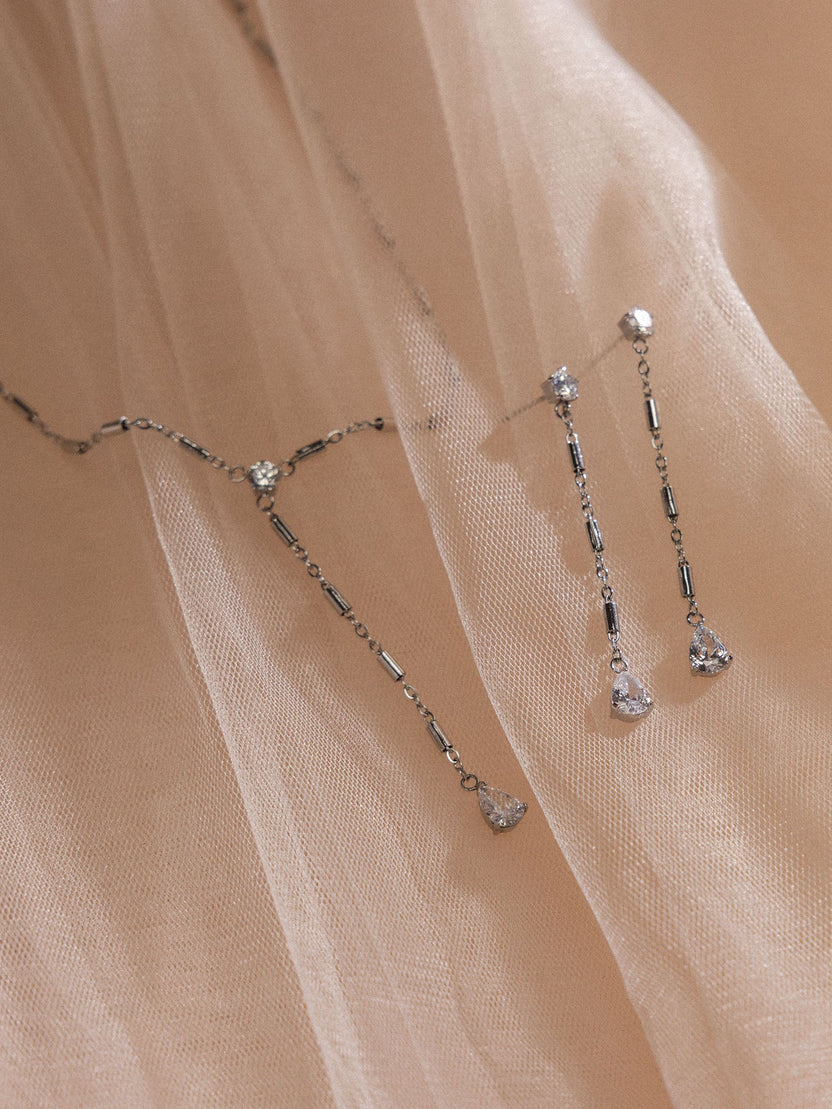 {"color":"Silver"}