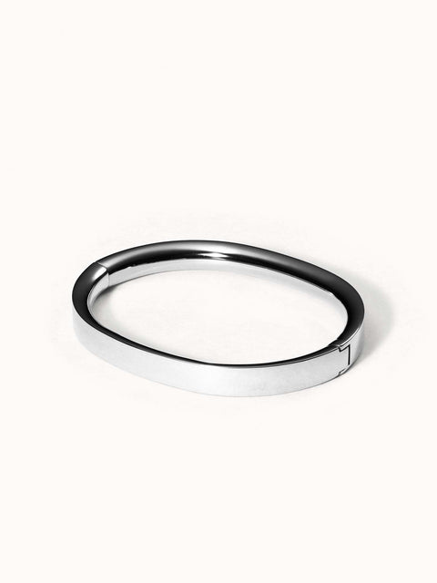 Elegantes, silbernes Armband von PURELEI mit klaren Linien und modernem Design.