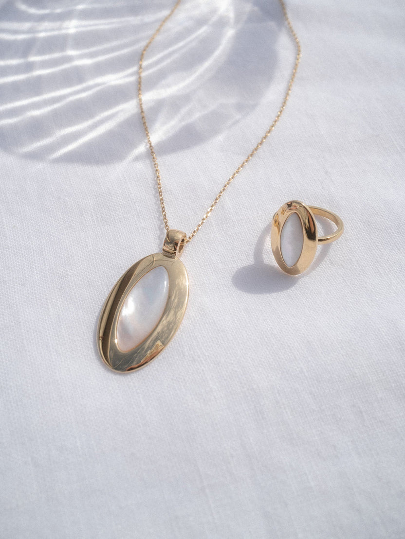 {"color":"Gold"}