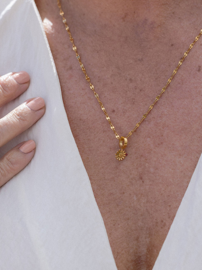 {"color":"Gold"}