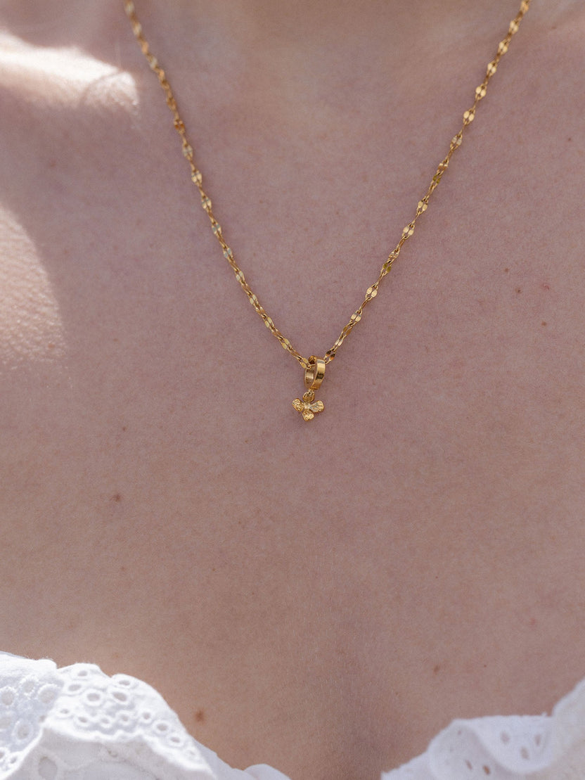 {"color":"Gold"}