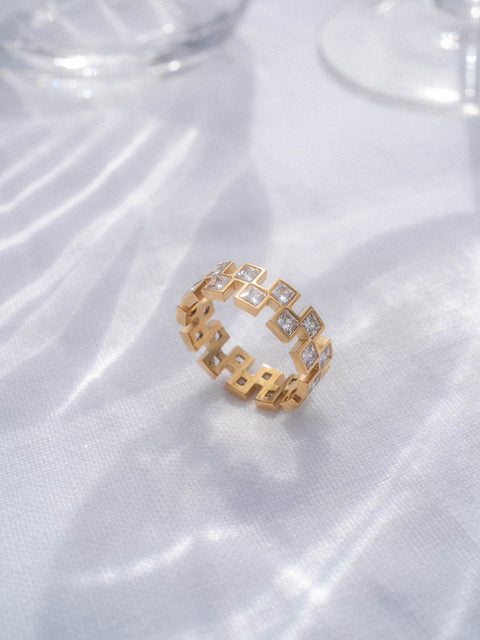 {"color":"Gold"}