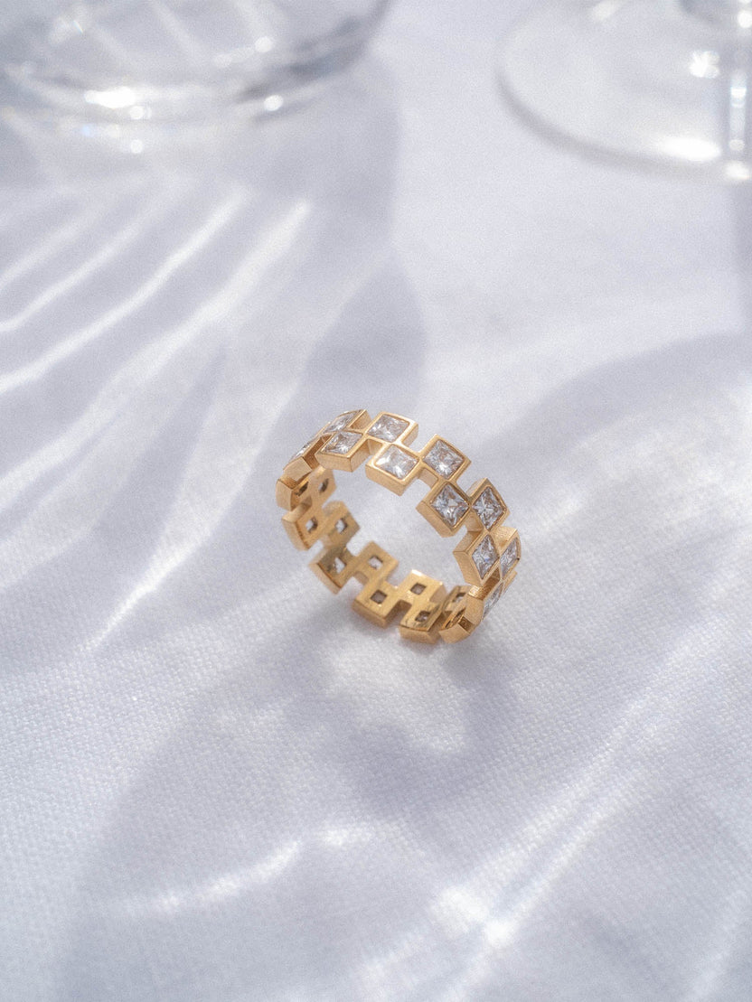 {"color":"Gold"}