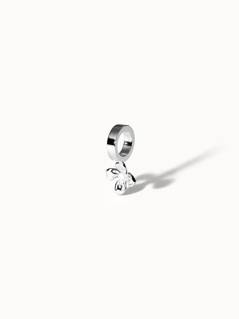 {"color":"Silver", "type":"lead_image"}