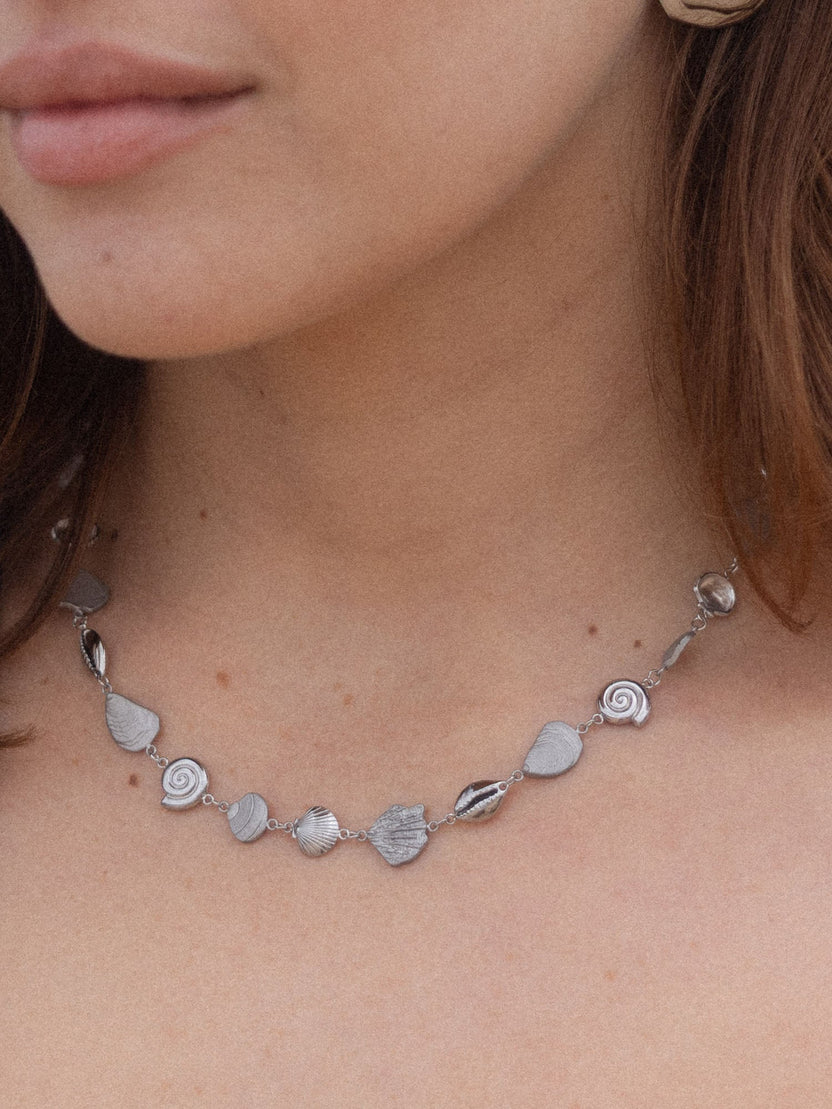 {"color":"Silver"}