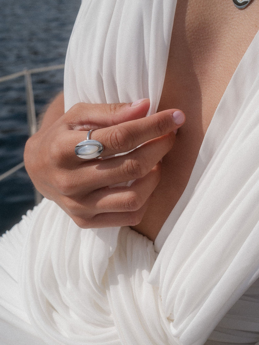 {"color":"Silver"}