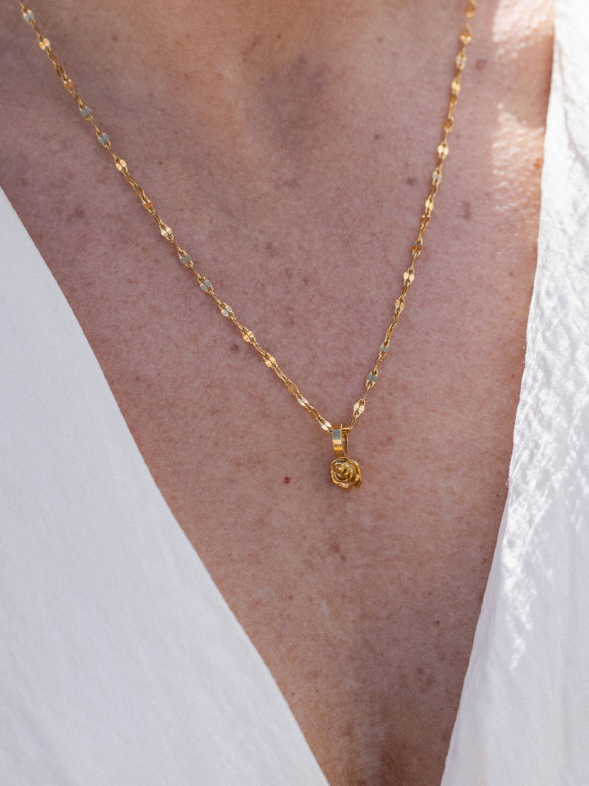 {"color":"Gold"}