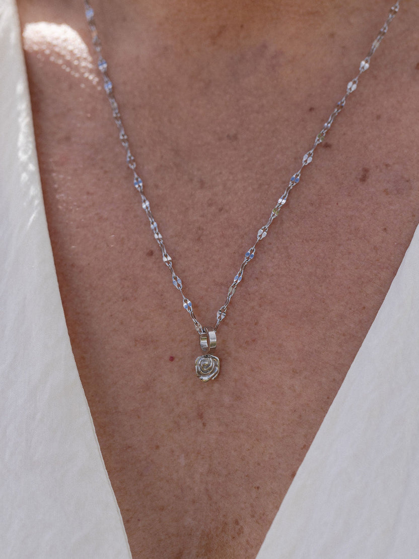 {"color":"Silver"}