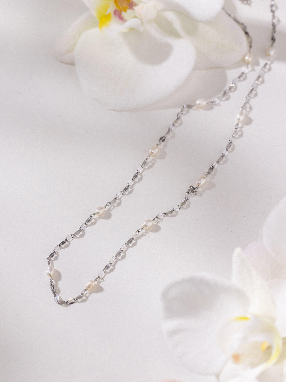 Delicate Pearl Kette