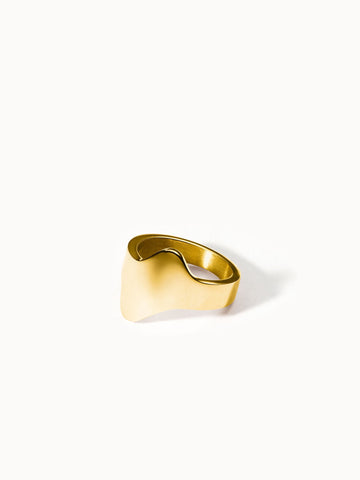 {"color":"Gold", "type":"lead_image"}