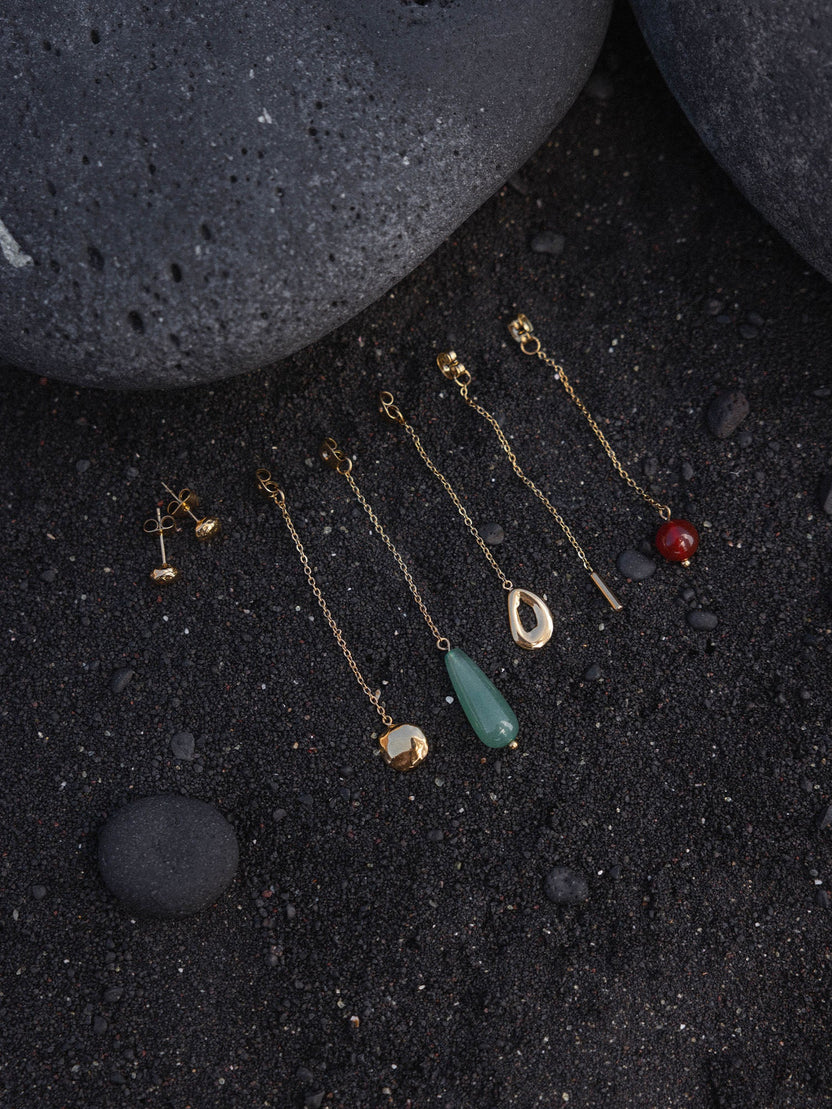 {"color":"Gold"}
