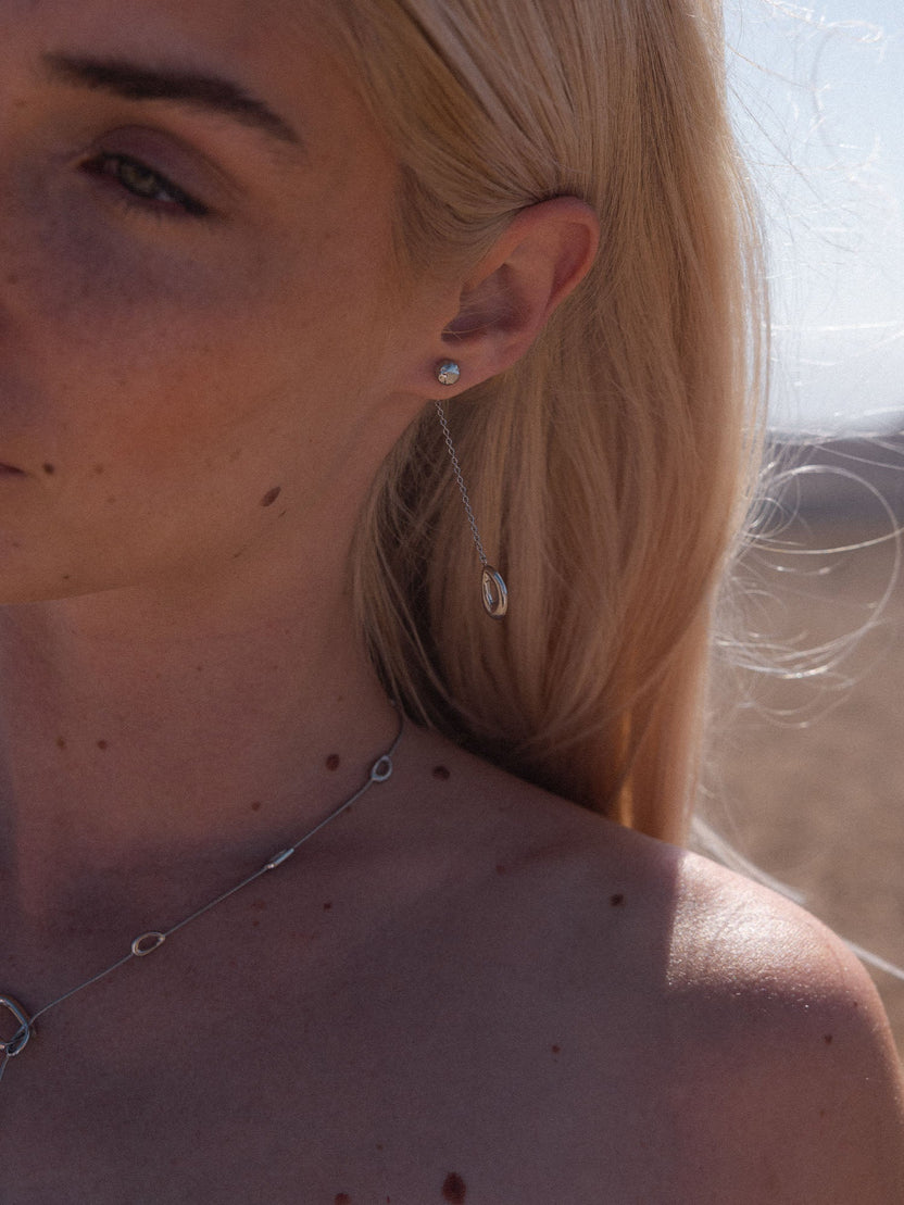 {"color":"Silver"}