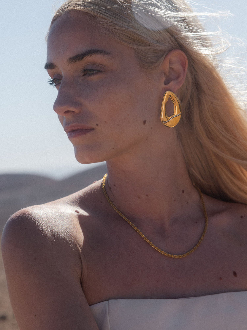 {"color":"Gold"}