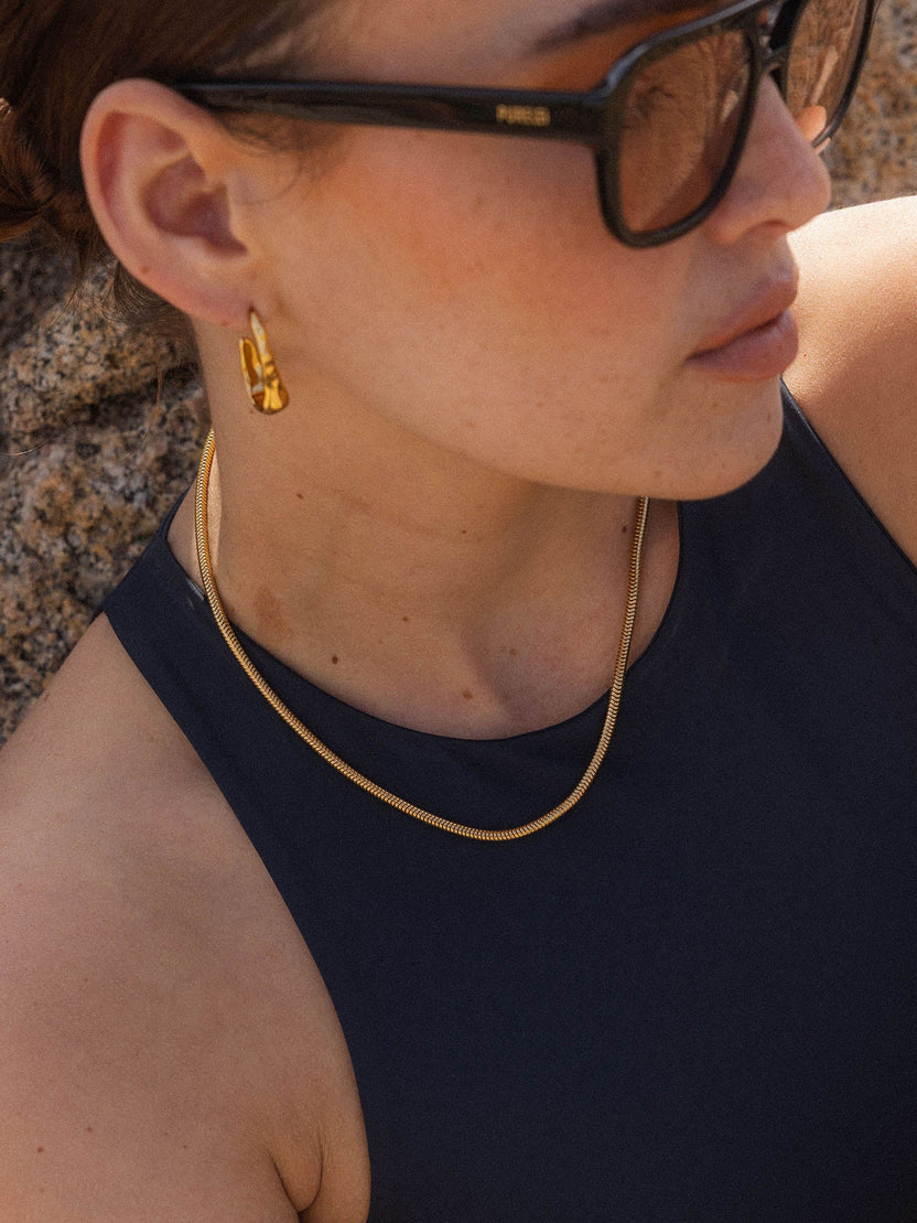 {"color":"Gold"}