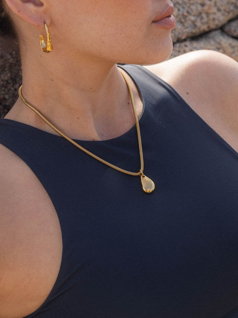 {"color":"Gold"}