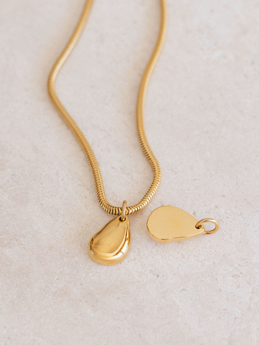 {"color":"Gold"}
