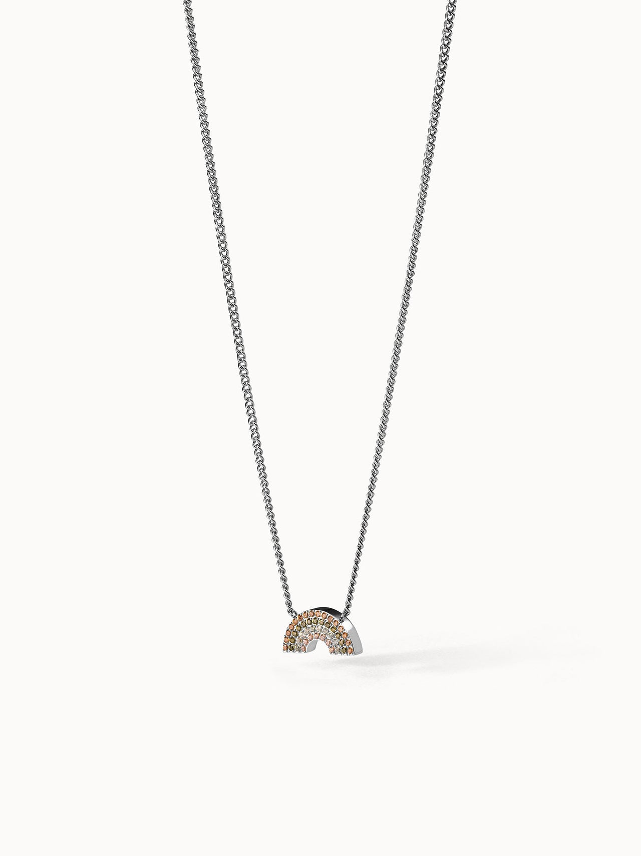 Silberne Kette mit Regenbogen-Anhänger, strahlend und elegant, von PURELEI.