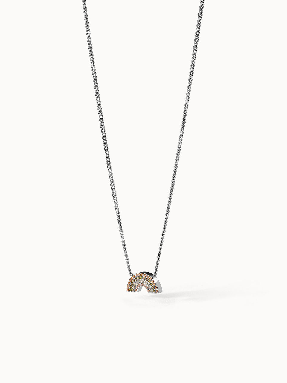 Silberne Kette mit Regenbogen-Anhänger, strahlend und elegant, von PURELEI.