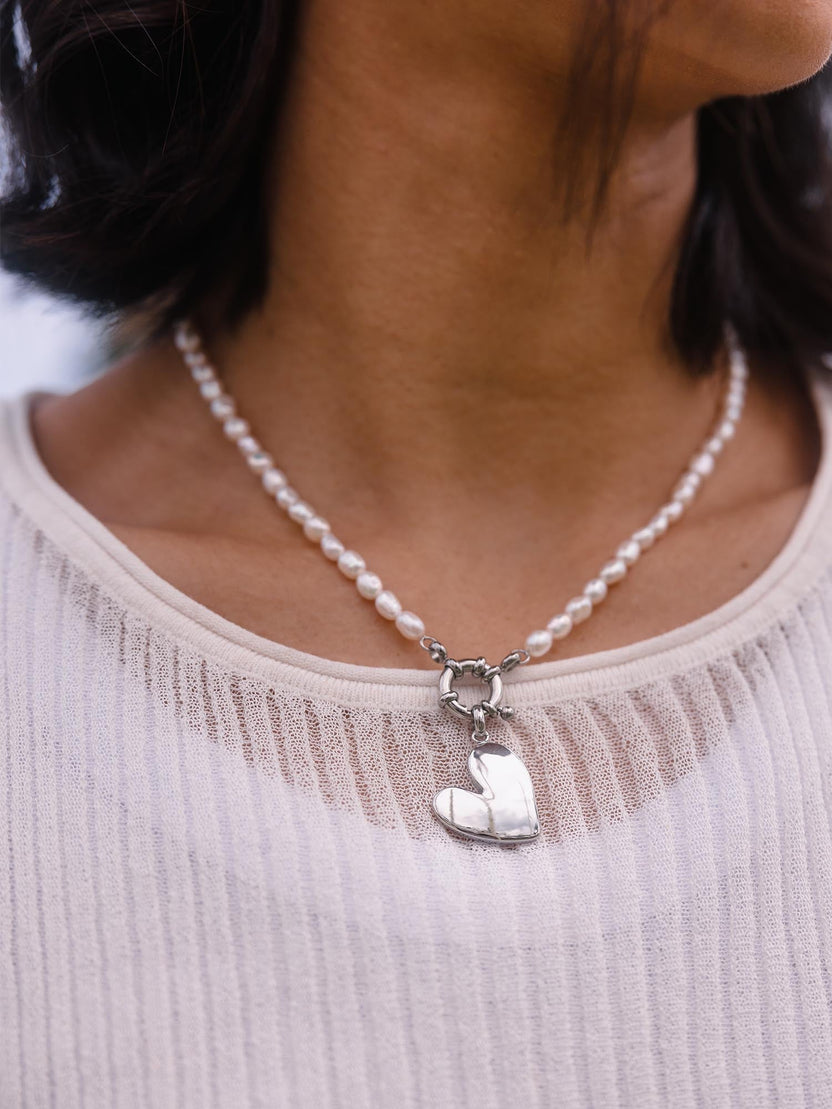 {"color":"Silver"}
