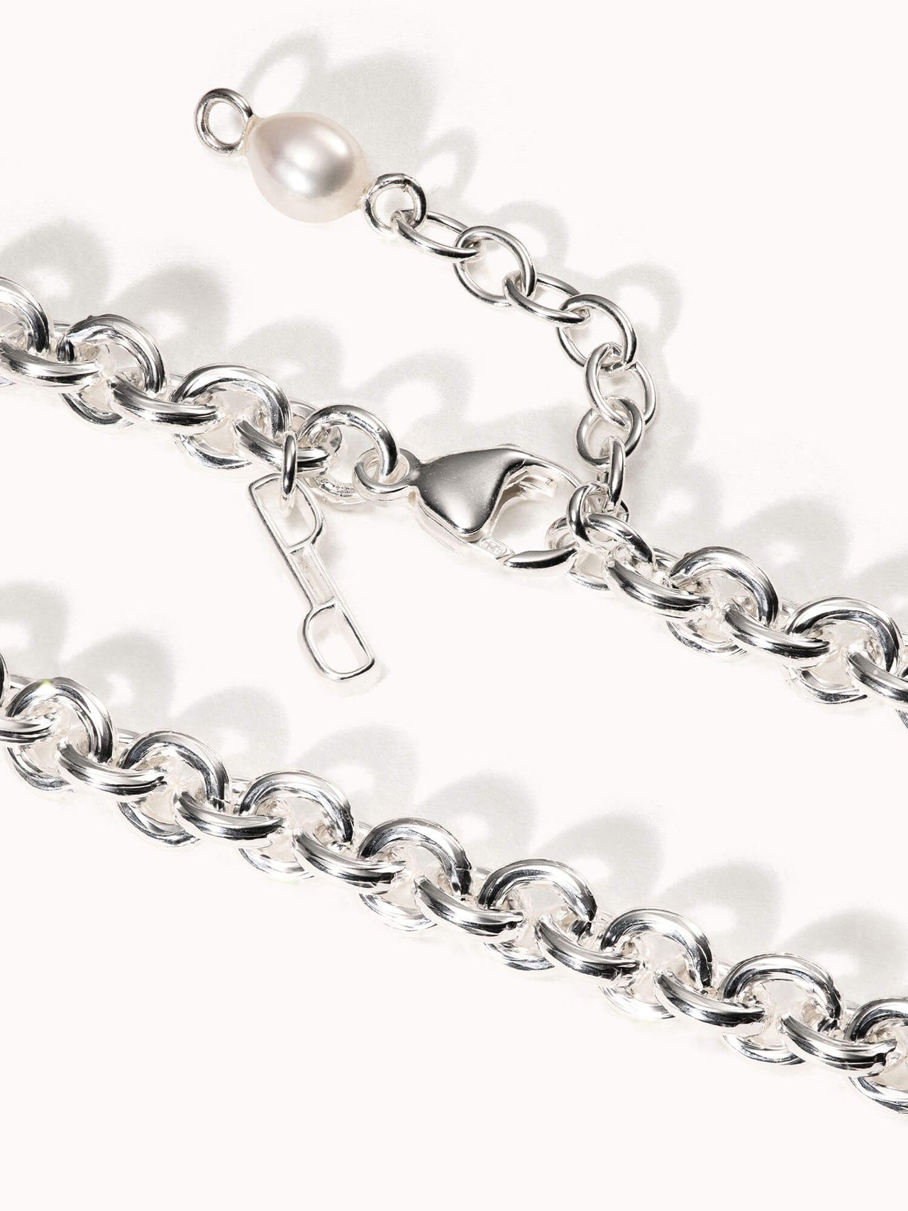 Dream Kette von PURELEI, silberne Gliederkette mit schimmernder Süßwasserperle, elegant und femininer Island-Spirit.