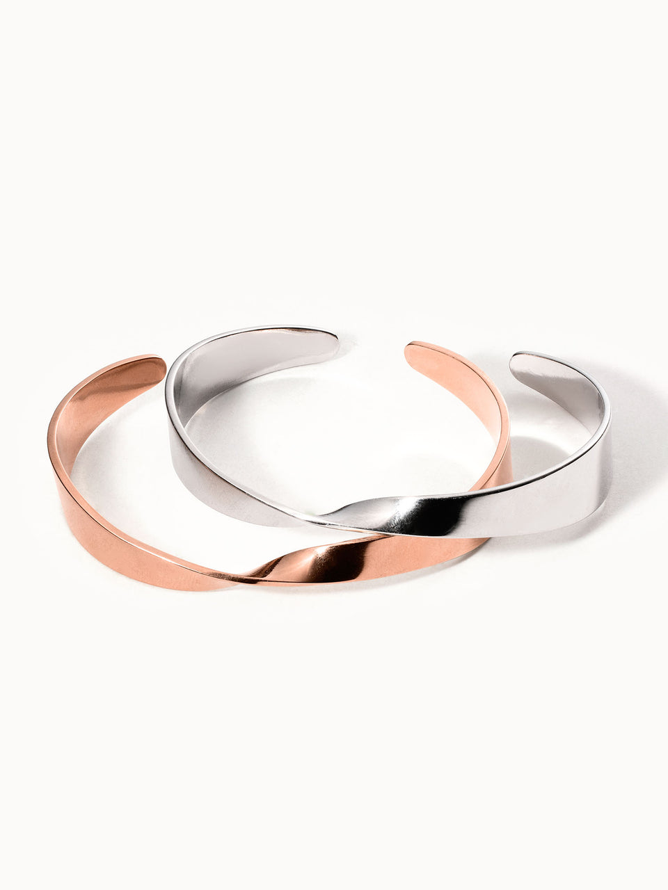 Balance Armreif Set aus gold- und roségoldfarbenem Edelstahl, geschwungene Form, pureleiwarm und elegant