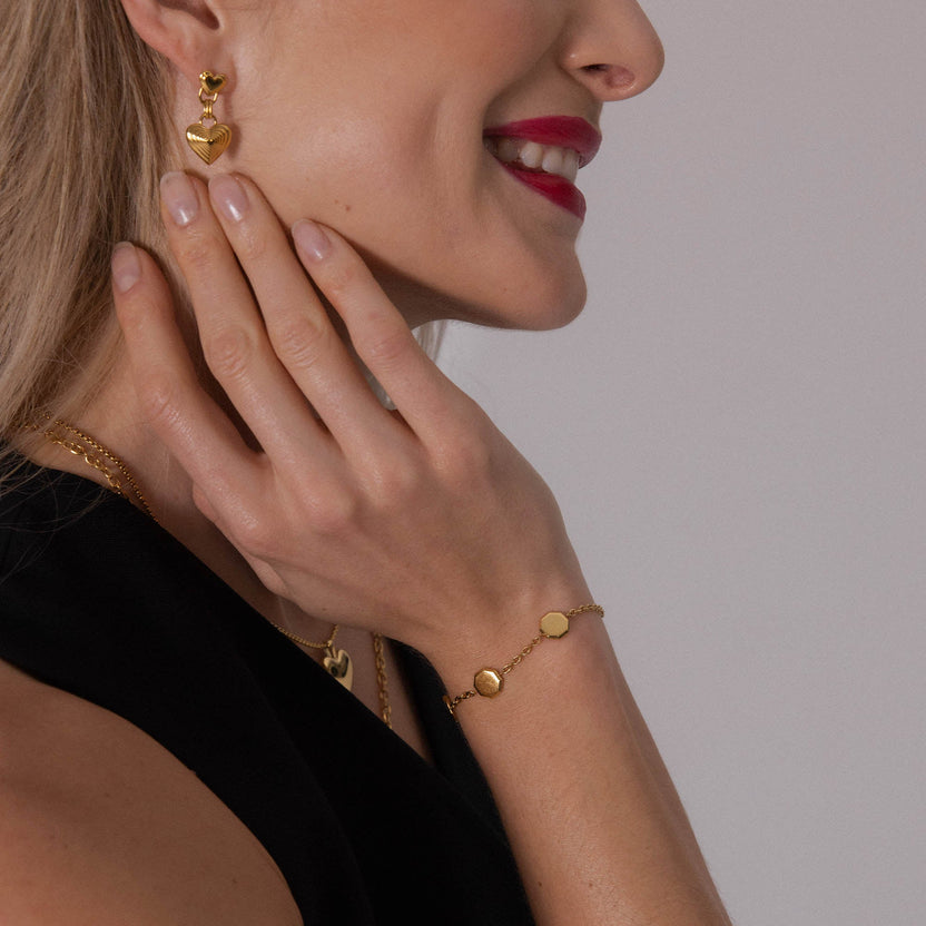 Roségoldene Ohrringe und Armband von PURELEI, Herzdesign, elegant und feminin.